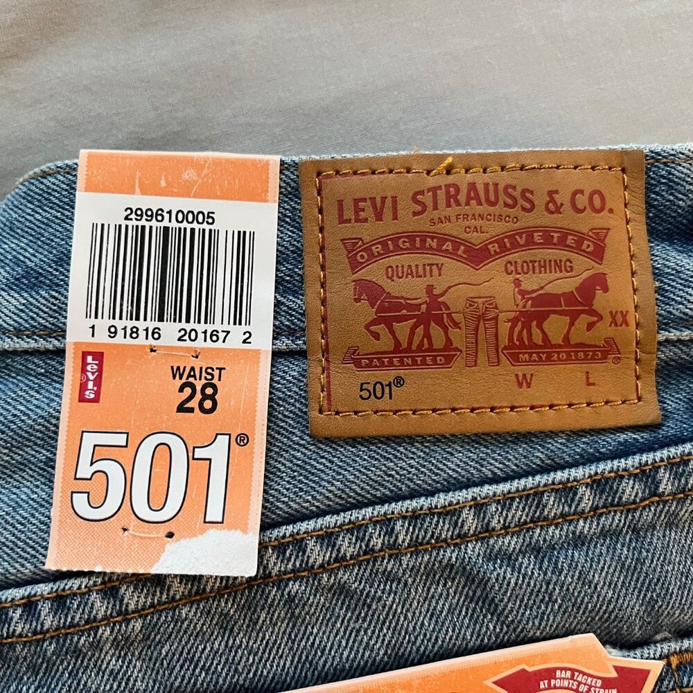 Levi's 501 Jean Shorts - Picture 3 of 8